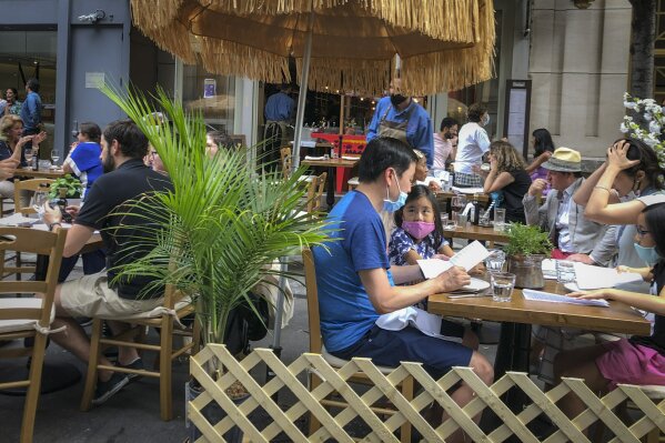 AP PHOTOS NYC s restaurants get creative for street eating AP News